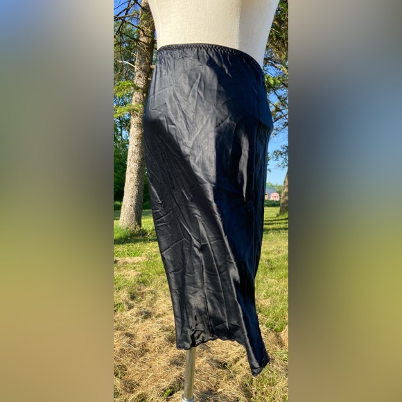 Vintage Christian Dior Black MIDI Satin Slip Skirt Scalloped Union Made in USA - Picture 6 of 11